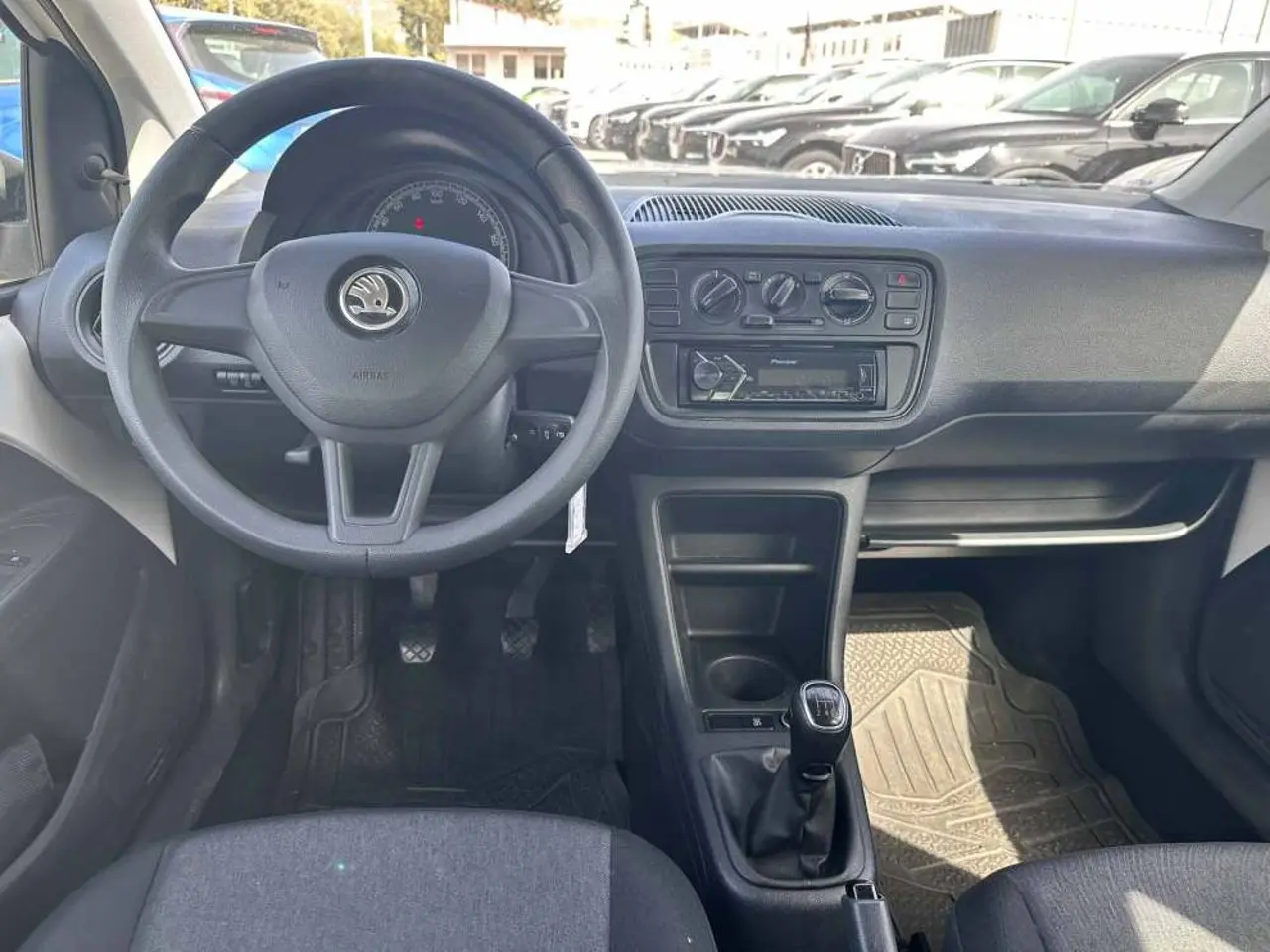 https://cdn.autoq.gr/websites/stock-center.gr/images/vehicles/skoda-citigo-5-xronia-eggyisi-active-aspro-2018/img_7142.jpg