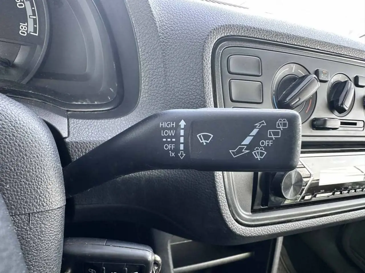 https://cdn.autoq.gr/websites/stock-center.gr/images/vehicles/skoda-citigo-5-xronia-eggyisi-active-aspro-2018/img_7144.jpg