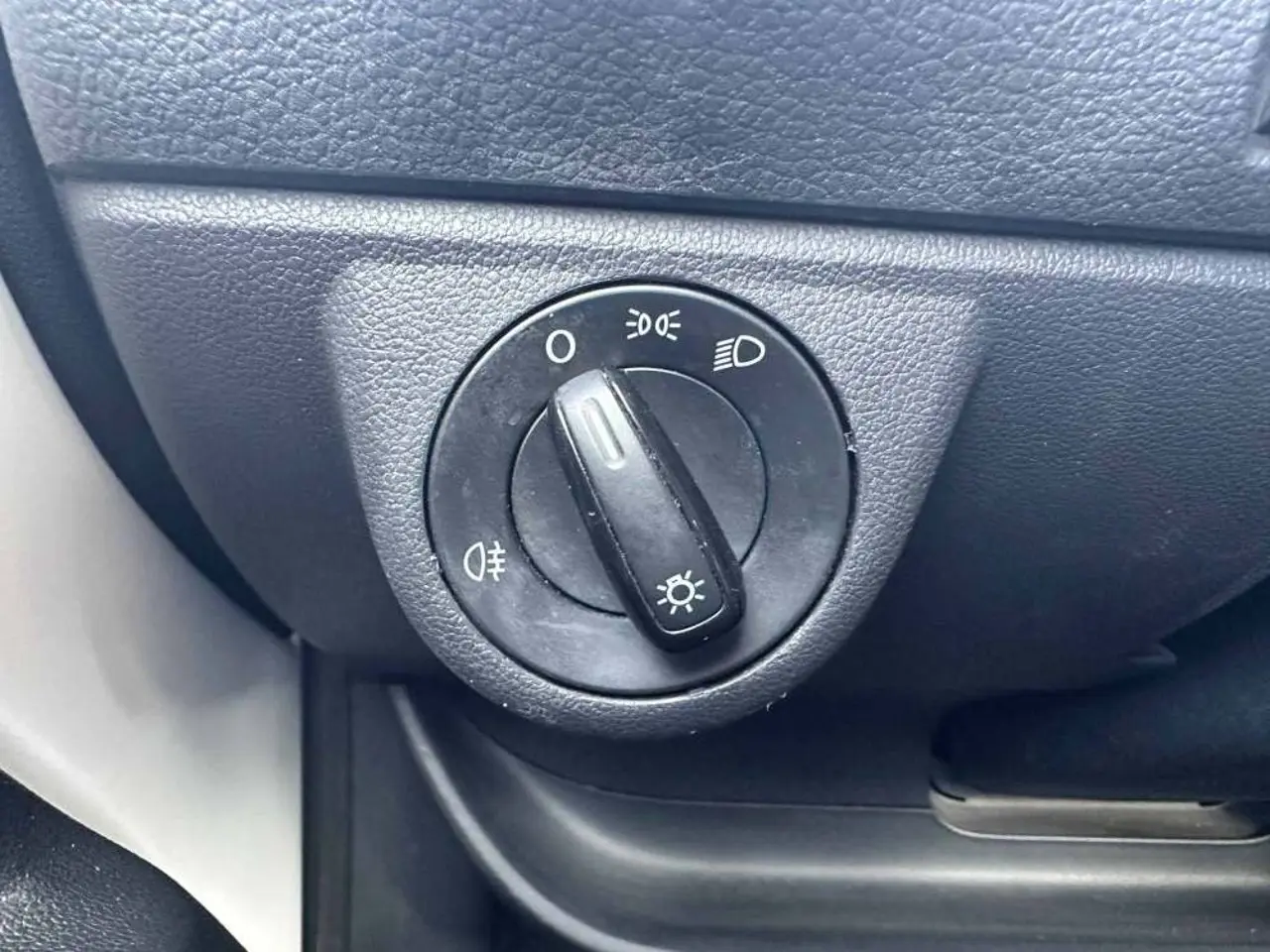 https://cdn.autoq.gr/websites/stock-center.gr/images/vehicles/skoda-citigo-5-xronia-eggyisi-active-aspro-2018/img_7146.jpg