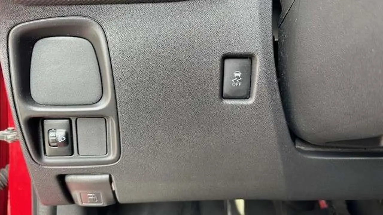 https://cdn.autoq.gr/websites/stock-center.gr/images/vehicles/toyota-aygo-5-hronia-eggyisi-aygo-10-x-voice-72hp-benz-kokkino-2021/17.jpg