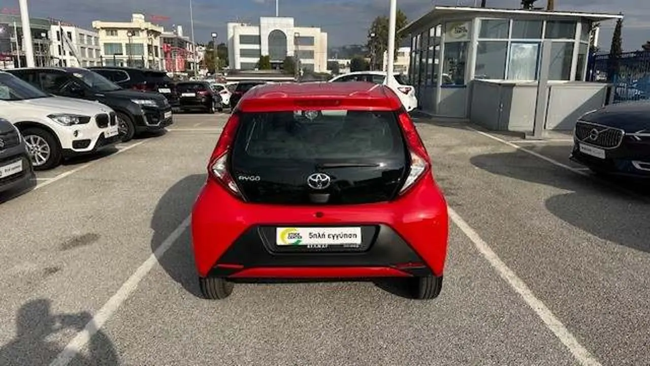 https://cdn.autoq.gr/websites/stock-center.gr/images/vehicles/toyota-aygo-5-hronia-eggyisi-aygo-10-x-voice-72hp-benz-kokkino-2021/5.jpg