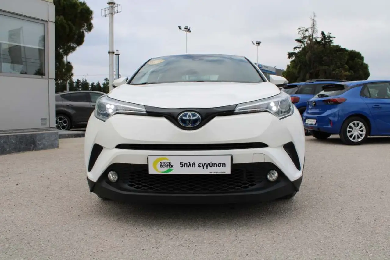 Toyota C-HR - View 2