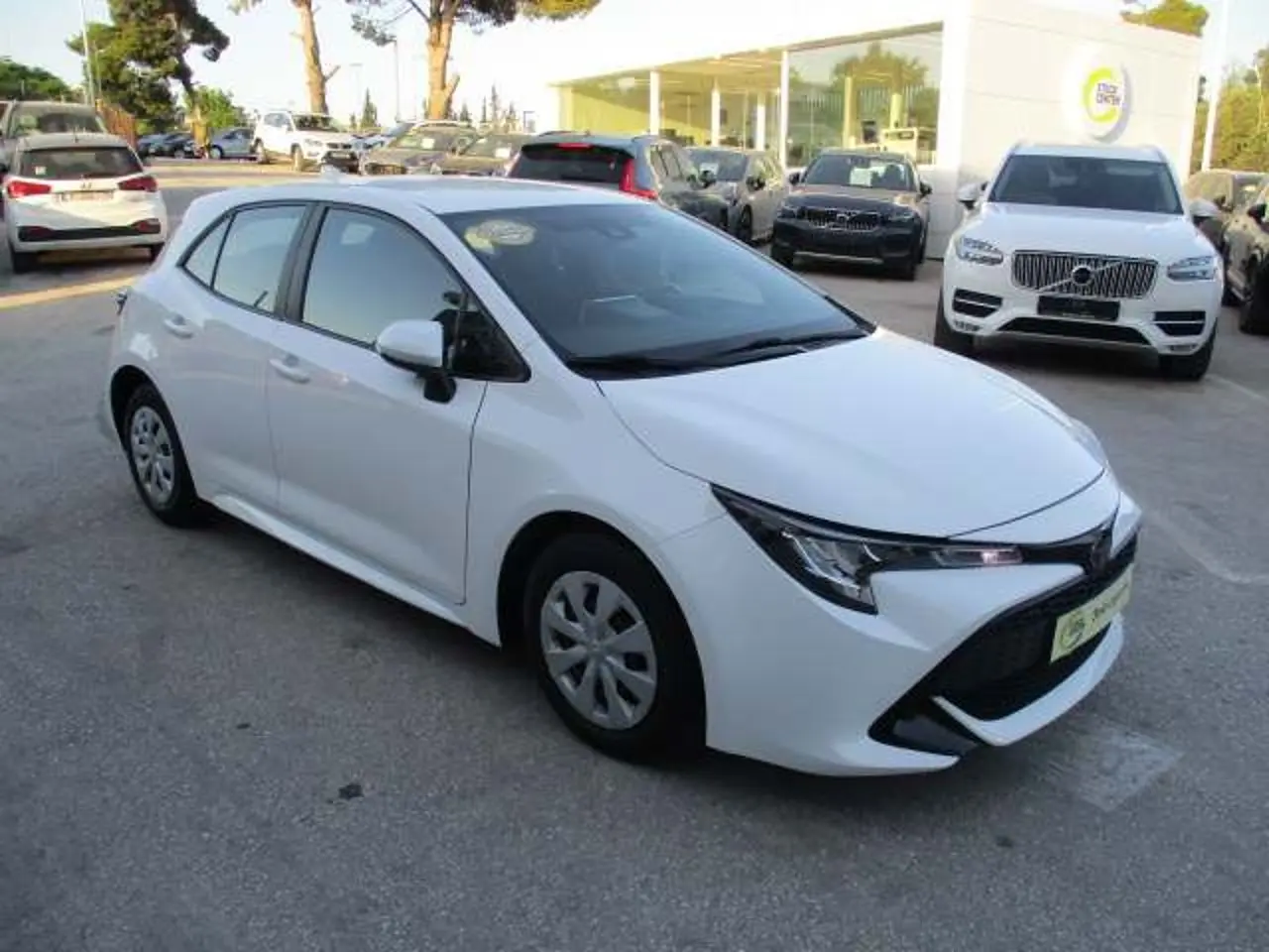 Toyota Corolla - View 1