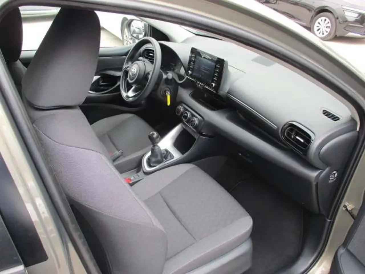 https://cdn.autoq.gr/websites/stock-center.gr/images/vehicles/toyota-yaris-5-hronia-eggyisi-15-active-steel-125hp-prasino-2021/img_6108.jpg