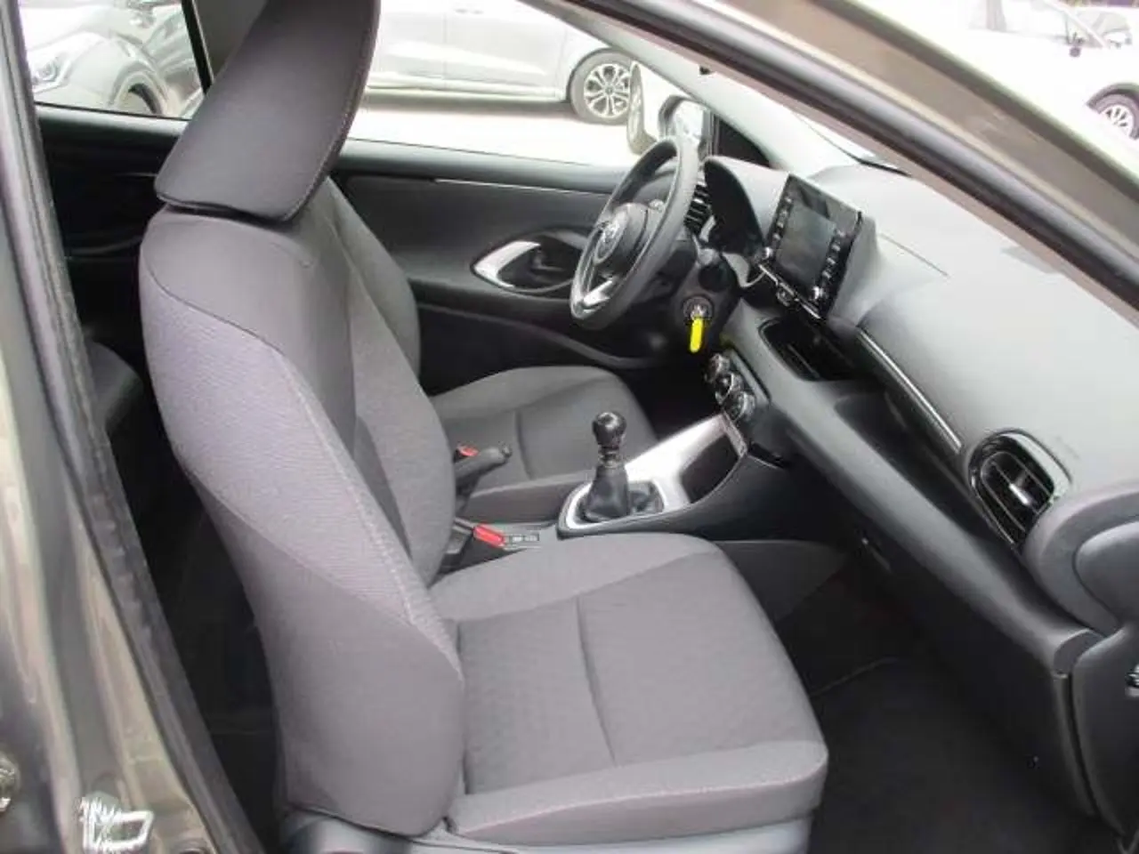 https://cdn.autoq.gr/websites/stock-center.gr/images/vehicles/toyota-yaris-5-hronia-eggyisi-15-active-steel-125hp-prasino-2021/img_6109.jpg