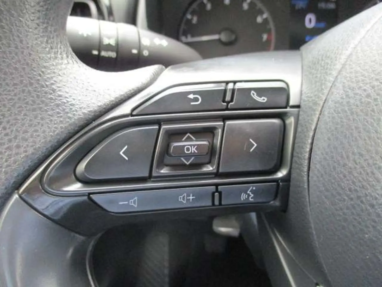 https://cdn.autoq.gr/websites/stock-center.gr/images/vehicles/toyota-yaris-5-hronia-eggyisi-15-active-steel-125hp-prasino-2021/img_6113.jpg
