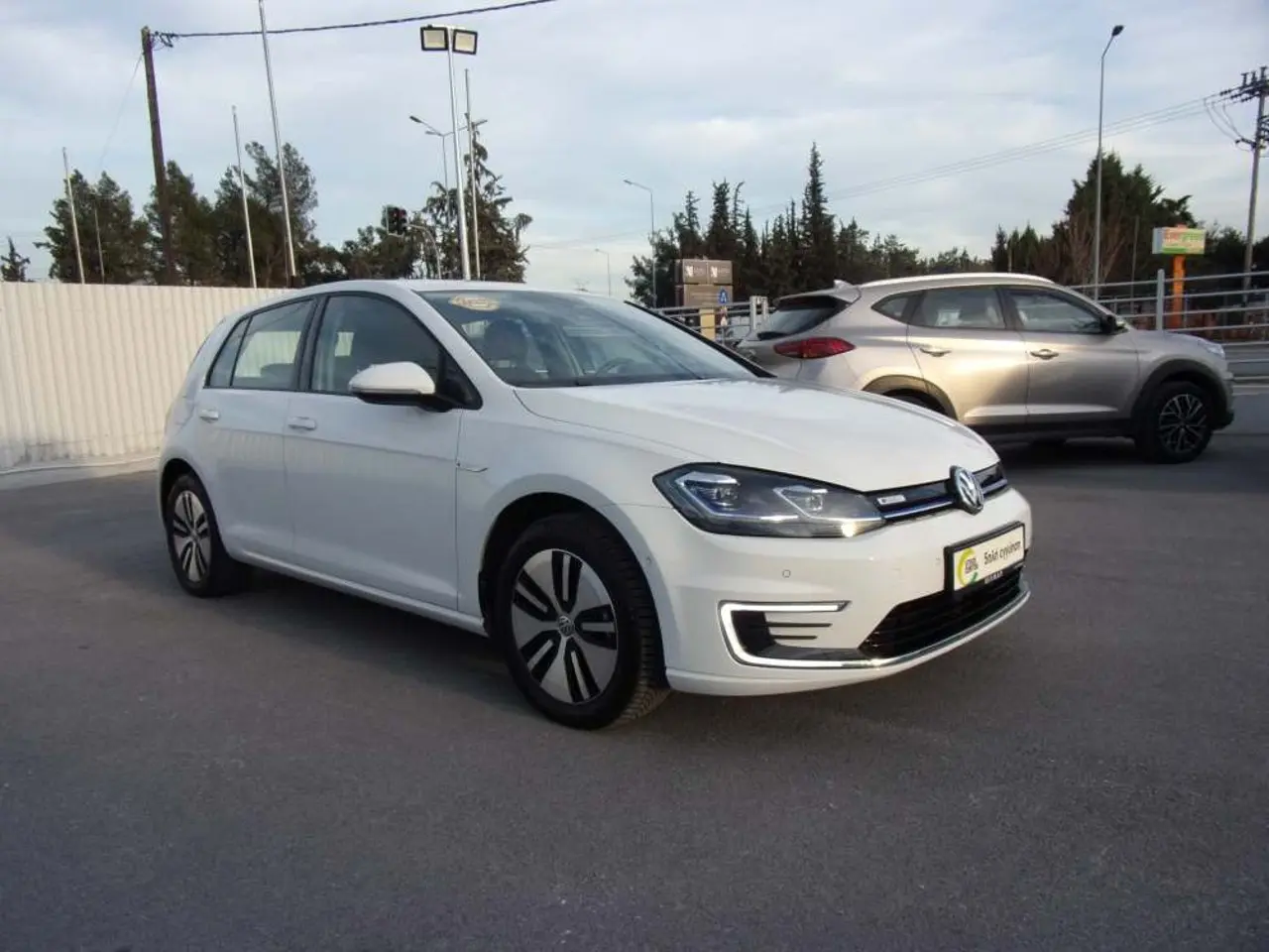 Volkswagen Golf - View 1