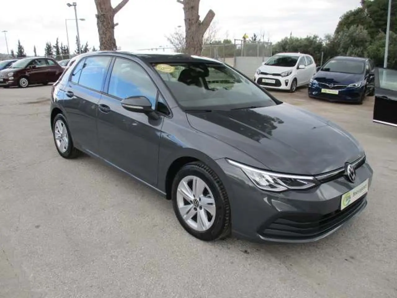 Volkswagen Golf - View 1