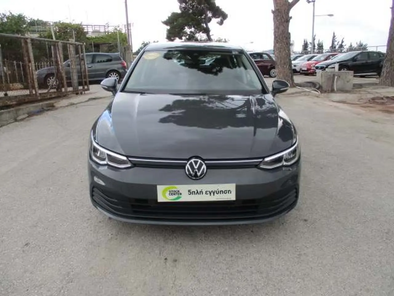 Volkswagen Golf - View 2