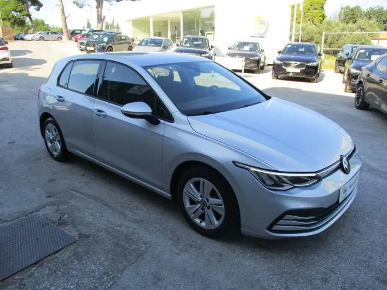 Volkswagen Golf - View 1