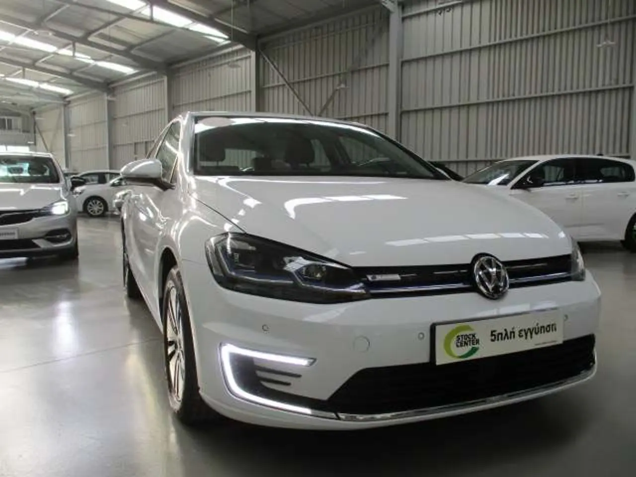 Volkswagen Golf - View 1