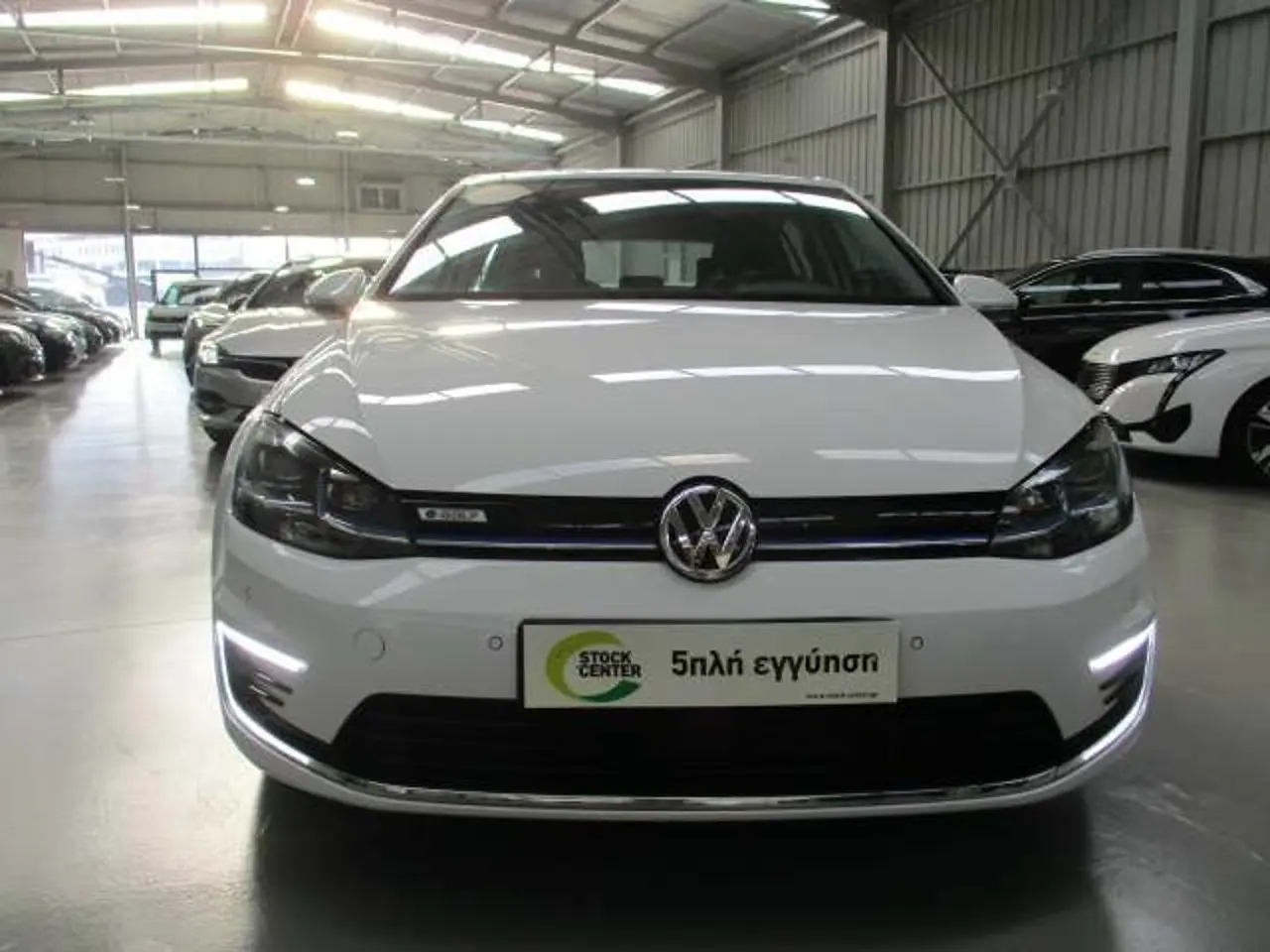 Volkswagen Golf - View 2