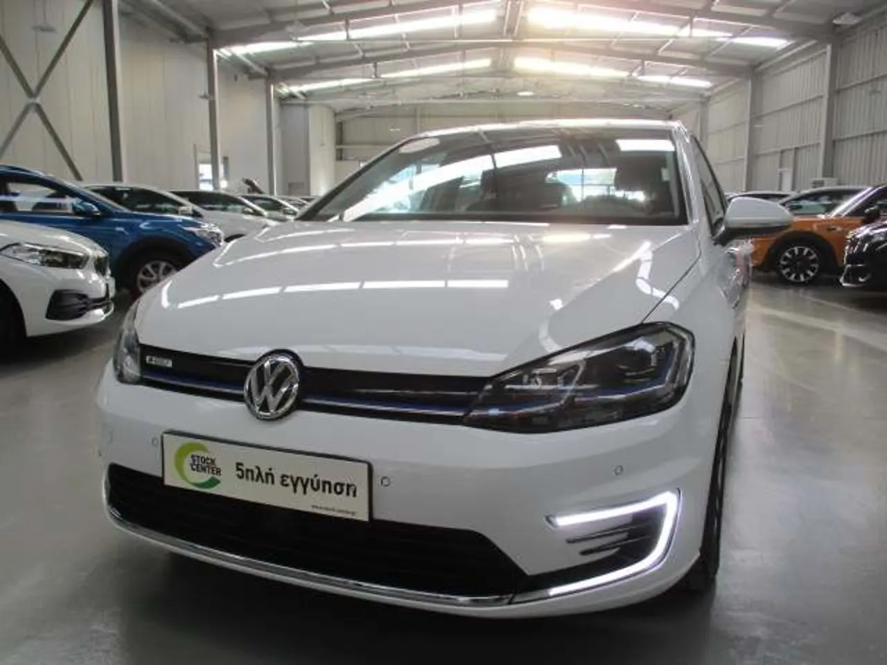 Volkswagen Golf - View 3