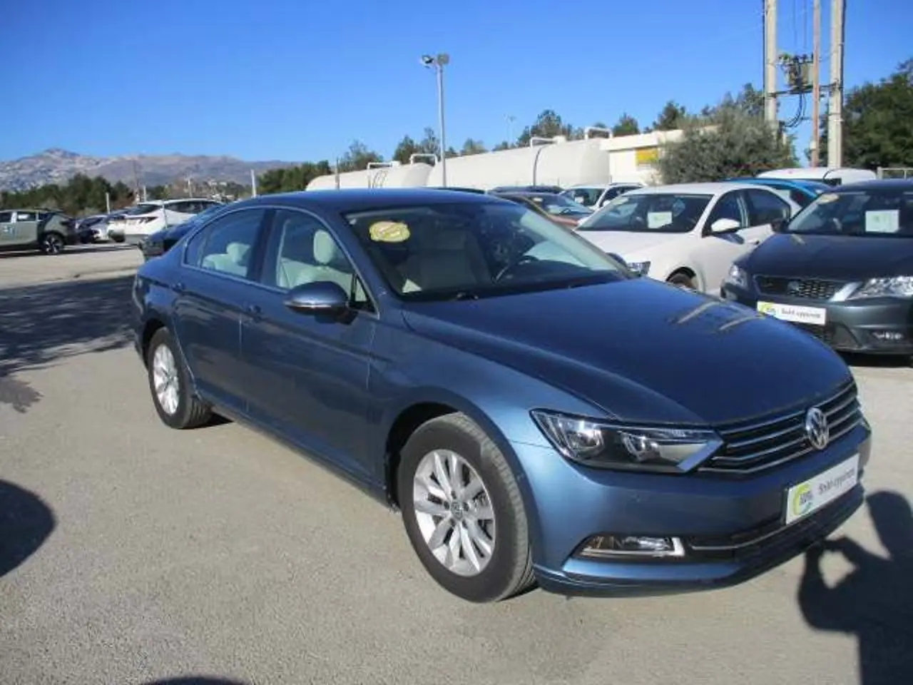 Volkswagen Passat - View 1