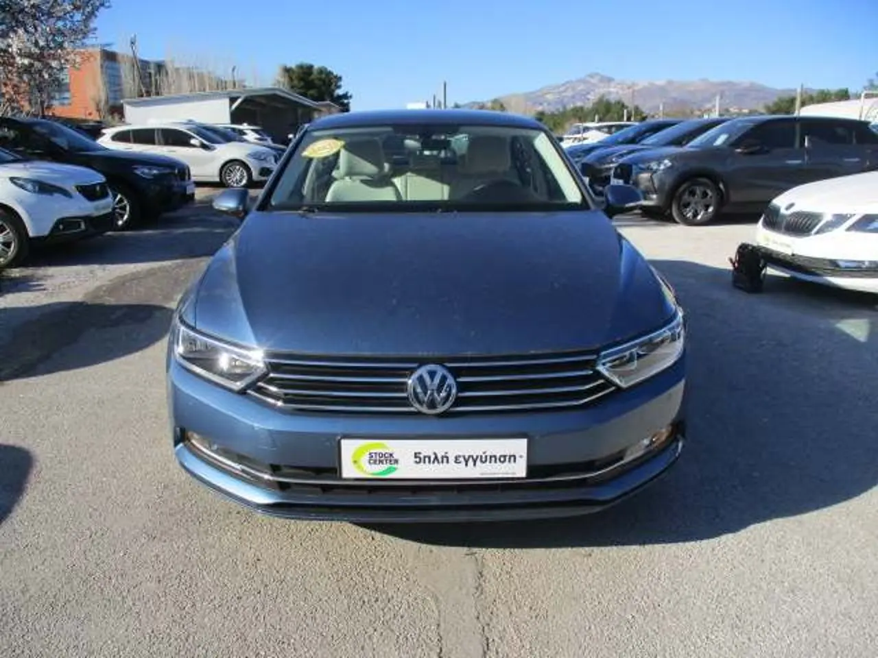 Volkswagen Passat - View 2