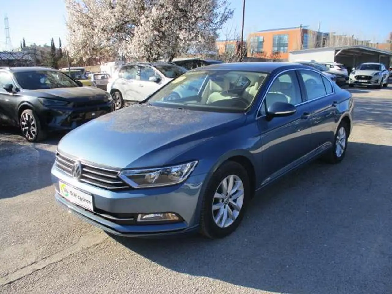 Volkswagen Passat - View 3