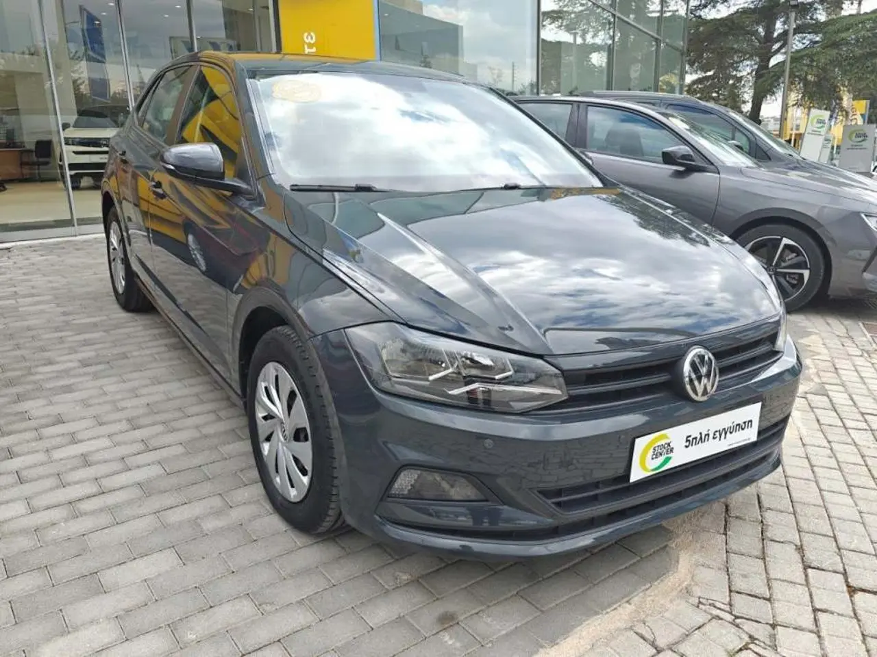Volkswagen Polo - View 1