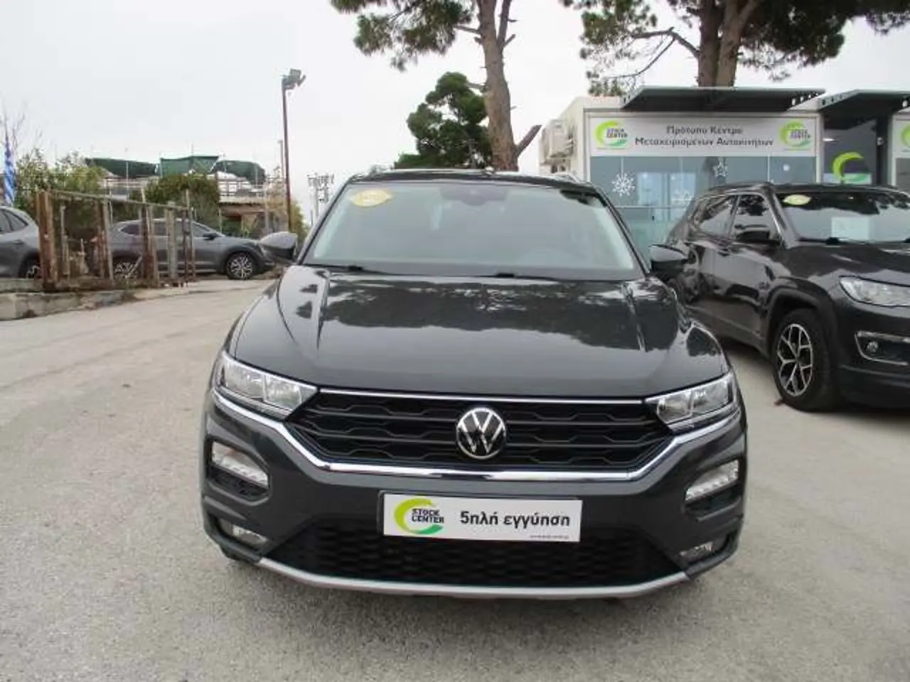 Volkswagen T-Roc - View 2