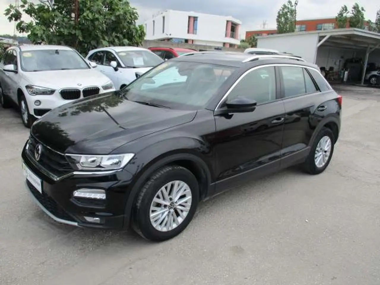 Volkswagen T-Roc - View 3