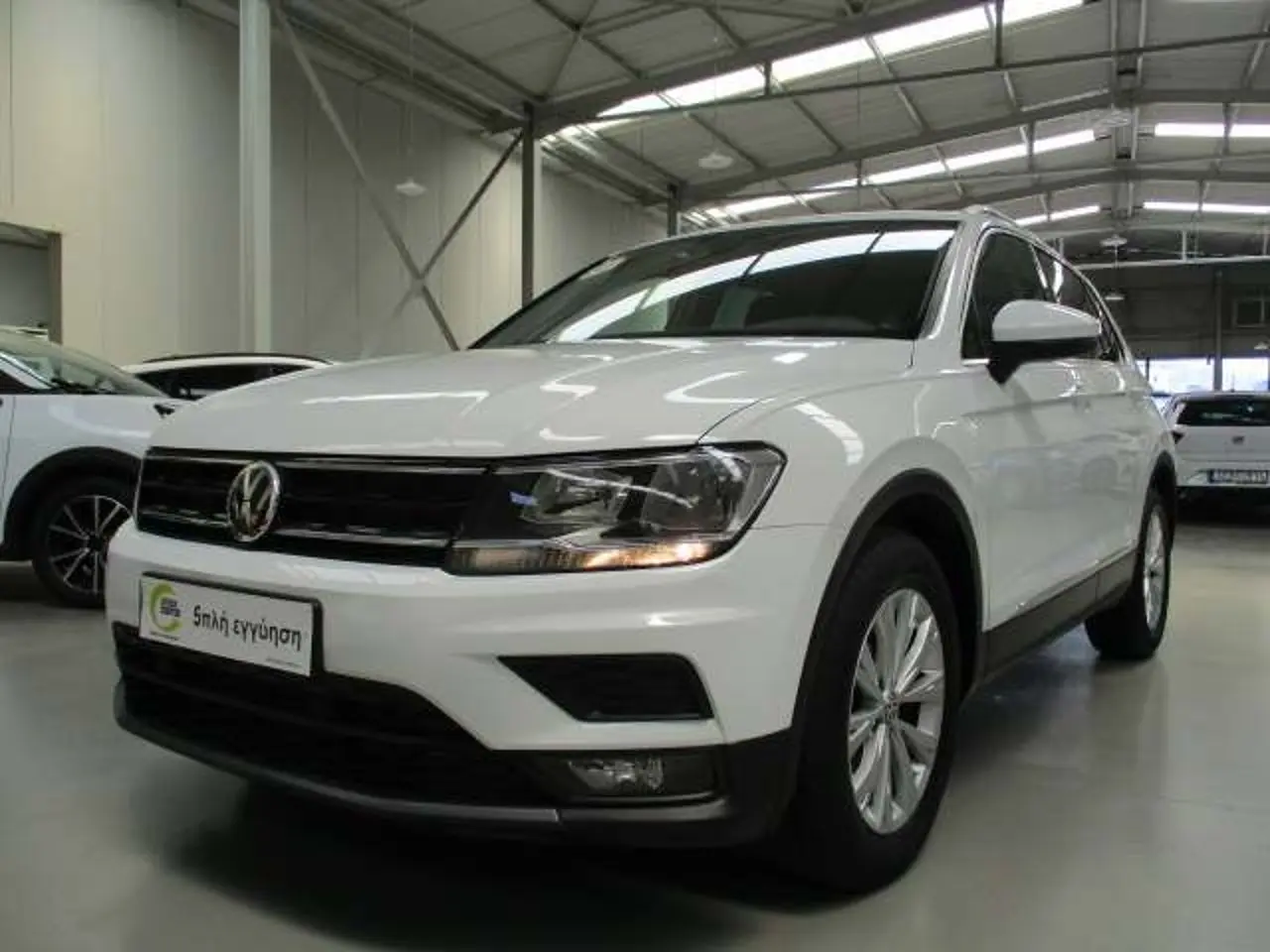 Volkswagen Tiguan - View 3