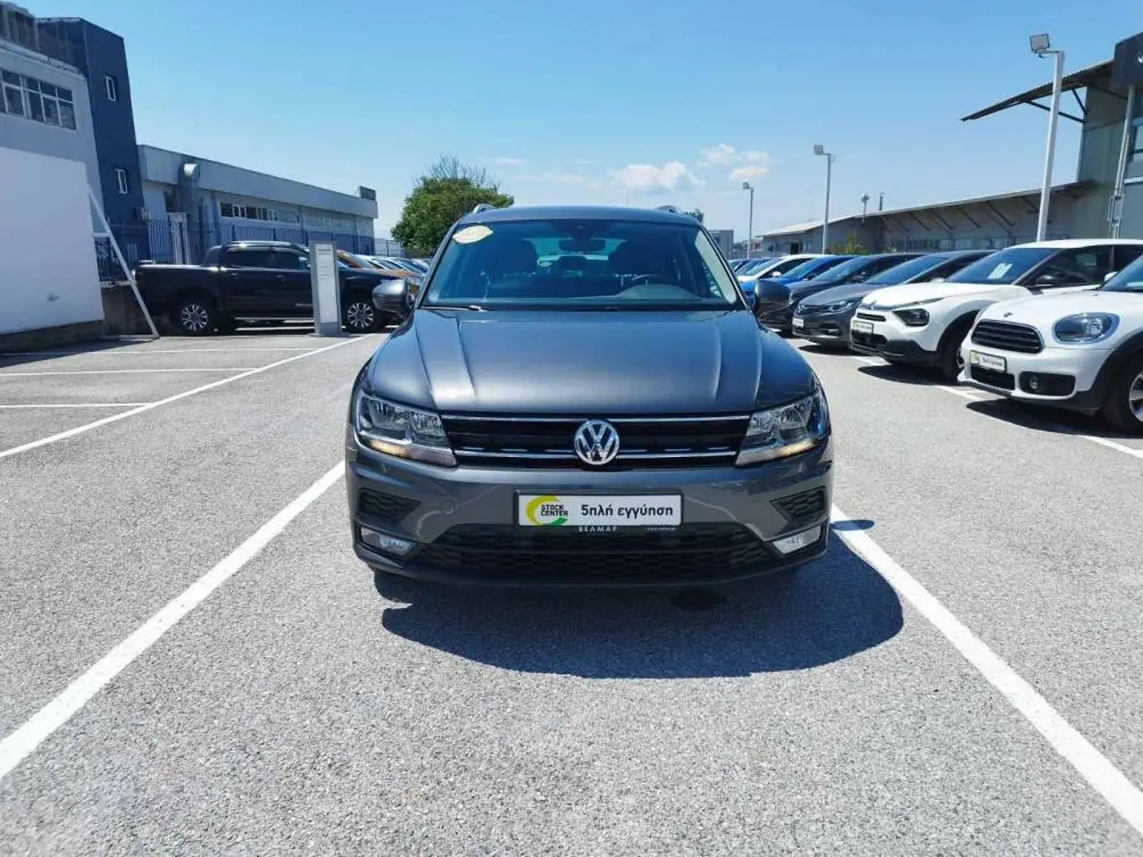 Volkswagen Tiguan - View 2