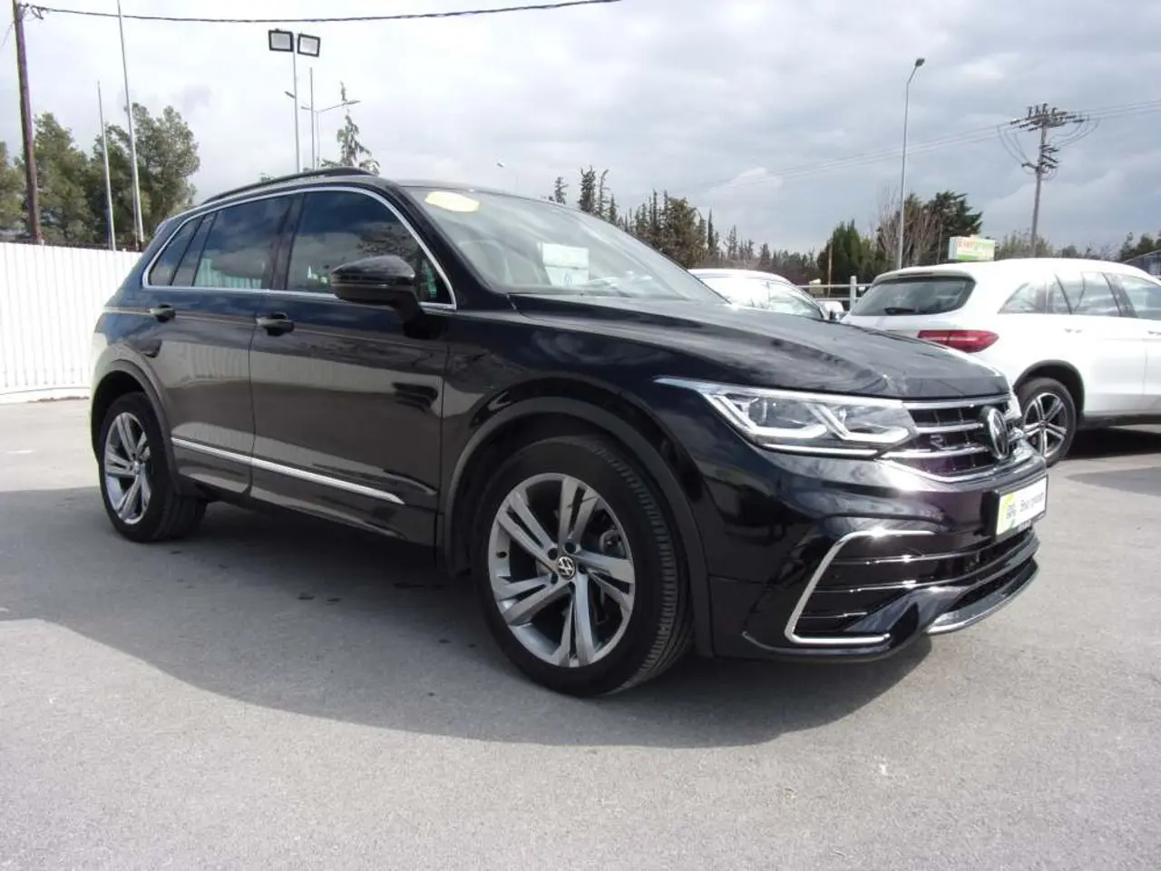 Volkswagen Tiguan - View 1