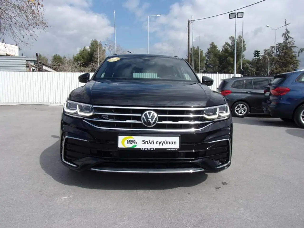 Volkswagen Tiguan - View 2