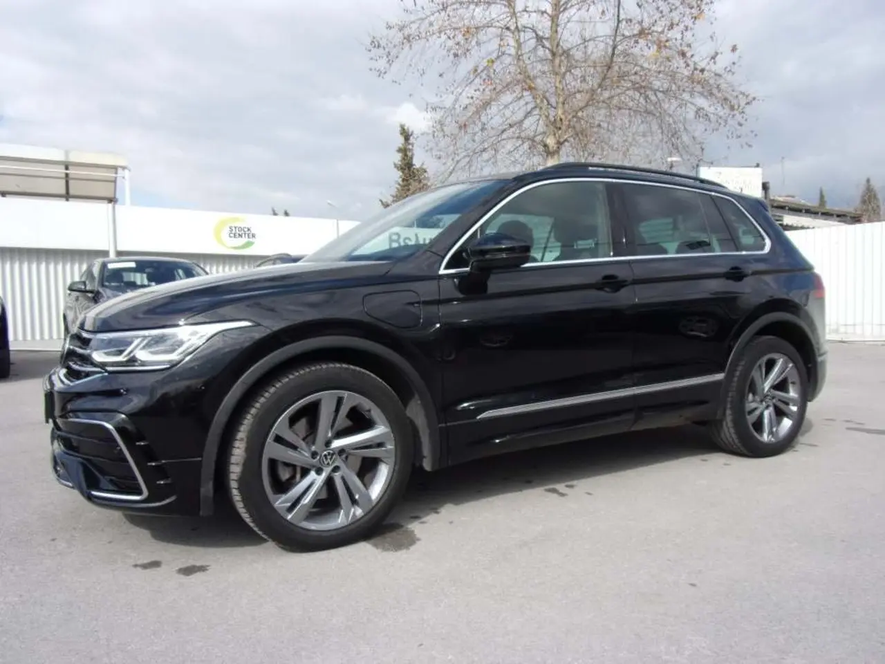 Volkswagen Tiguan - View 3