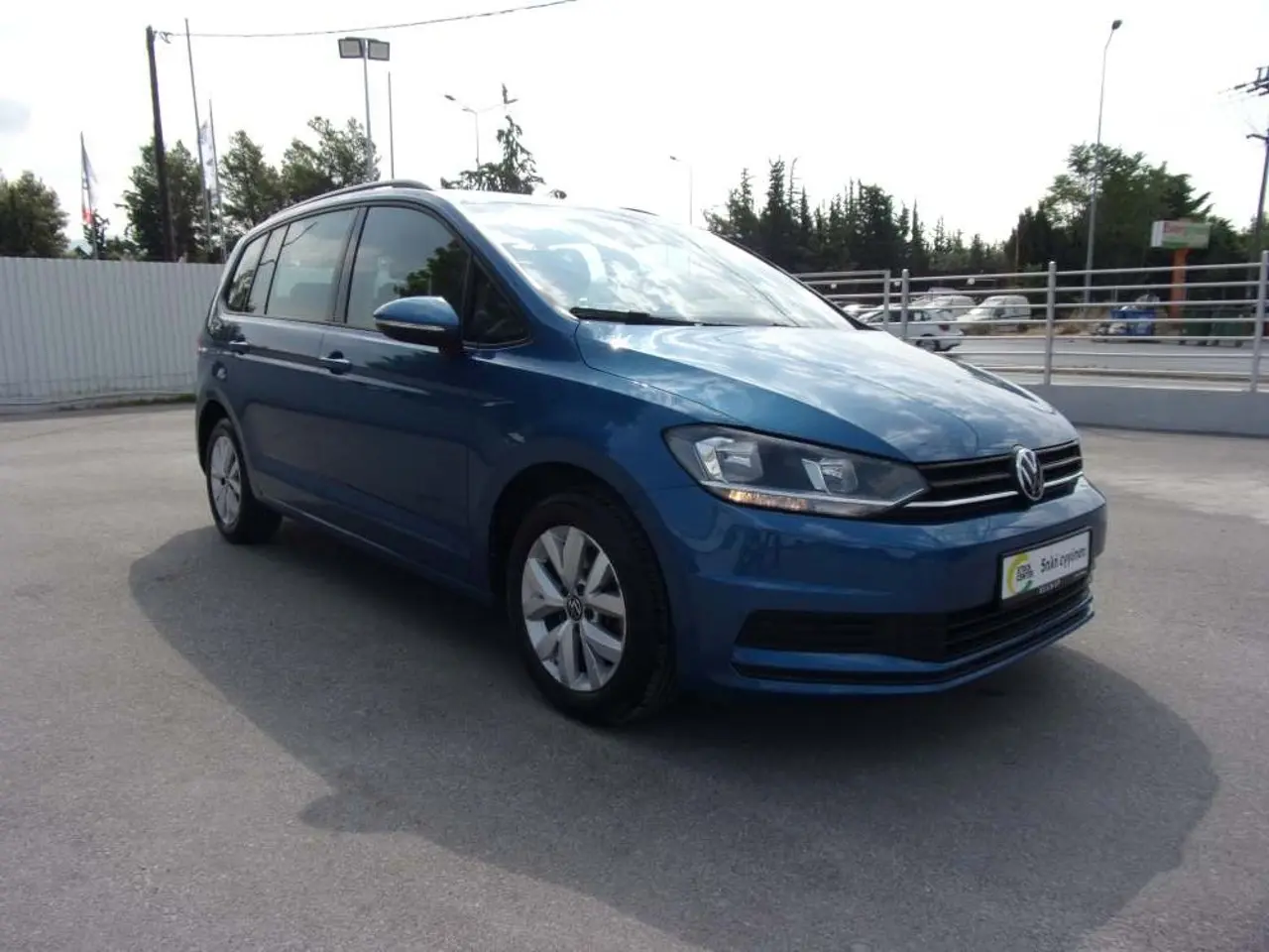 Volkswagen Touran - View 1