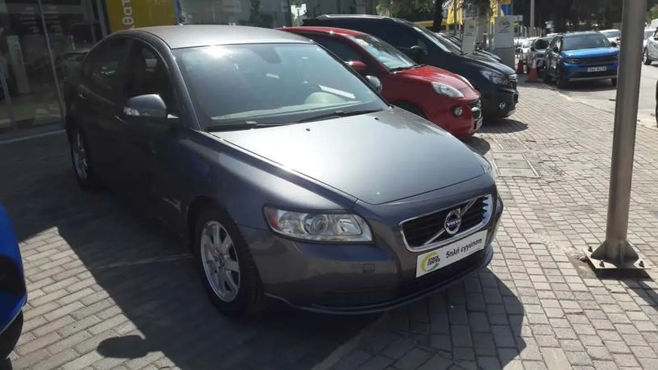 Volvo S40 - View 2