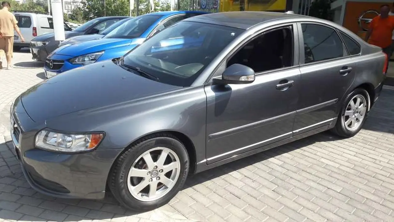 Volvo S40 - View 3