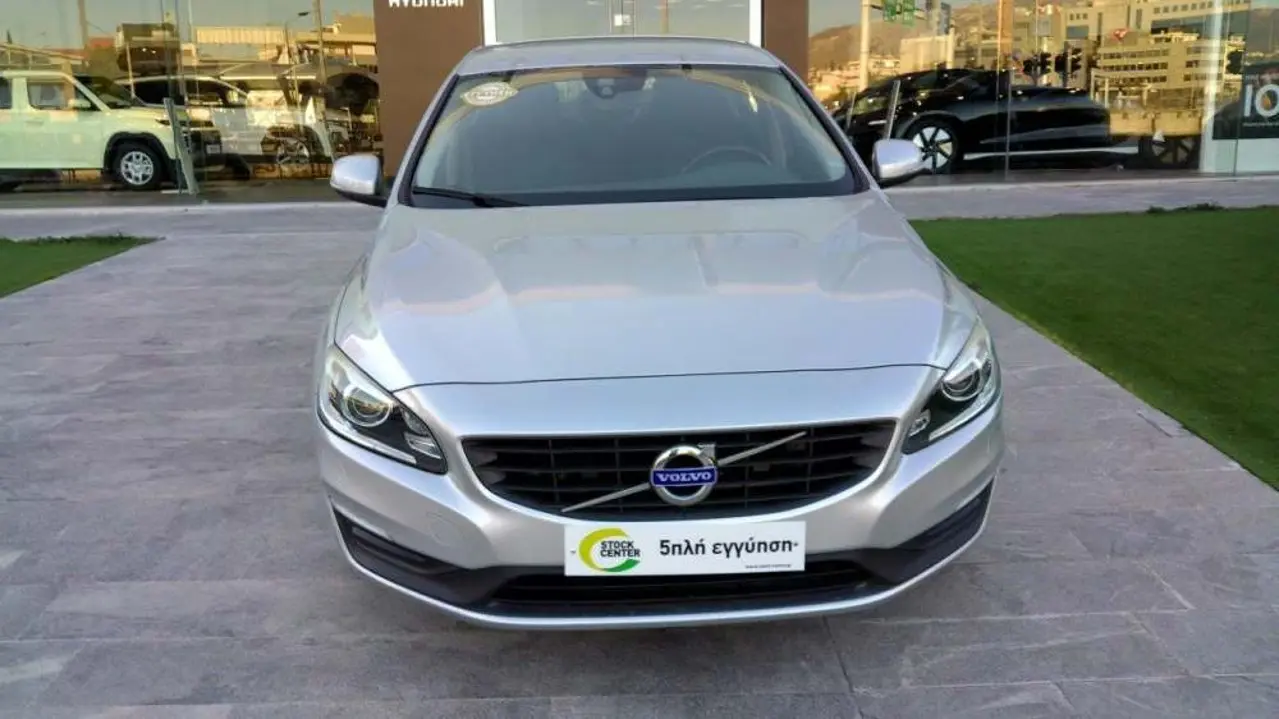 Volvo S60 - View 2