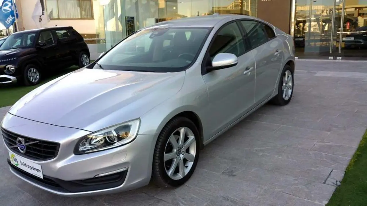 Volvo S60 - View 3