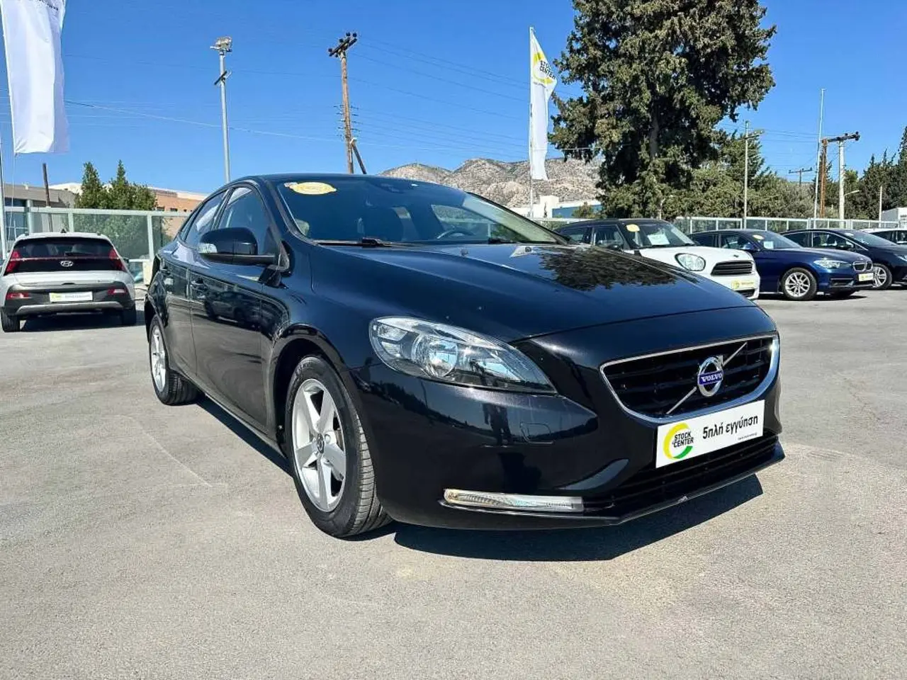 Volvo V40 - View 1