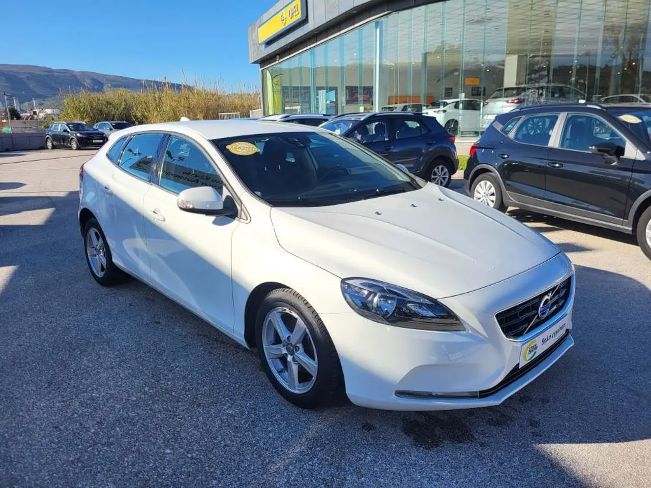 Volvo V40 - View 1