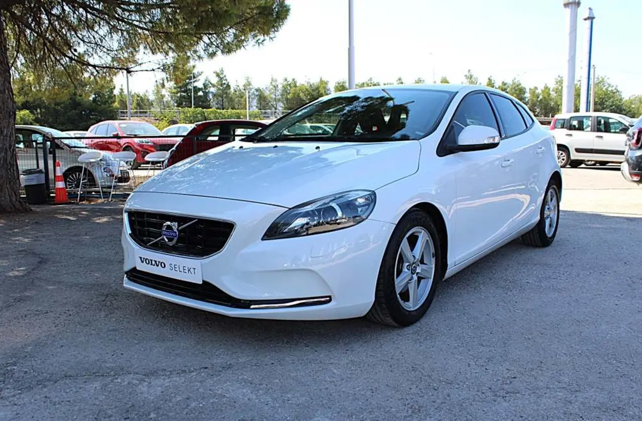 Volvo V40 - View 3