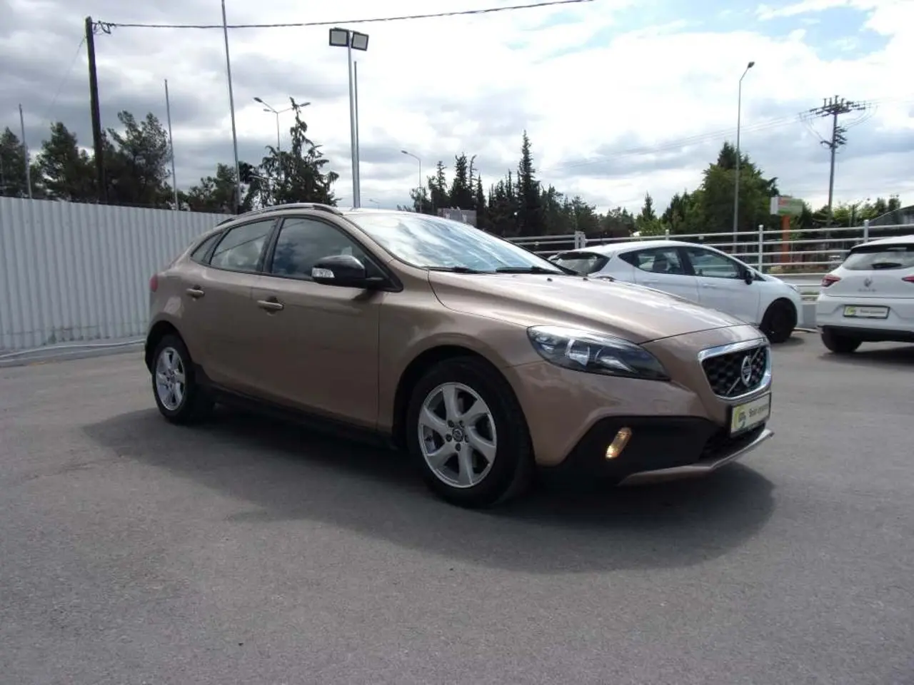 Volvo V40 - View 1
