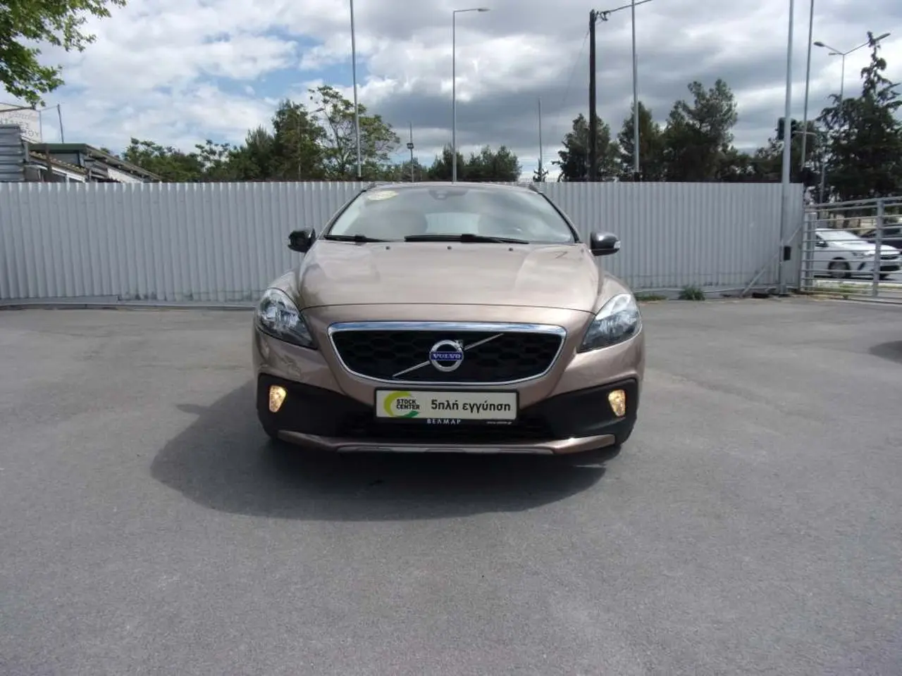 Volvo V40 - View 2