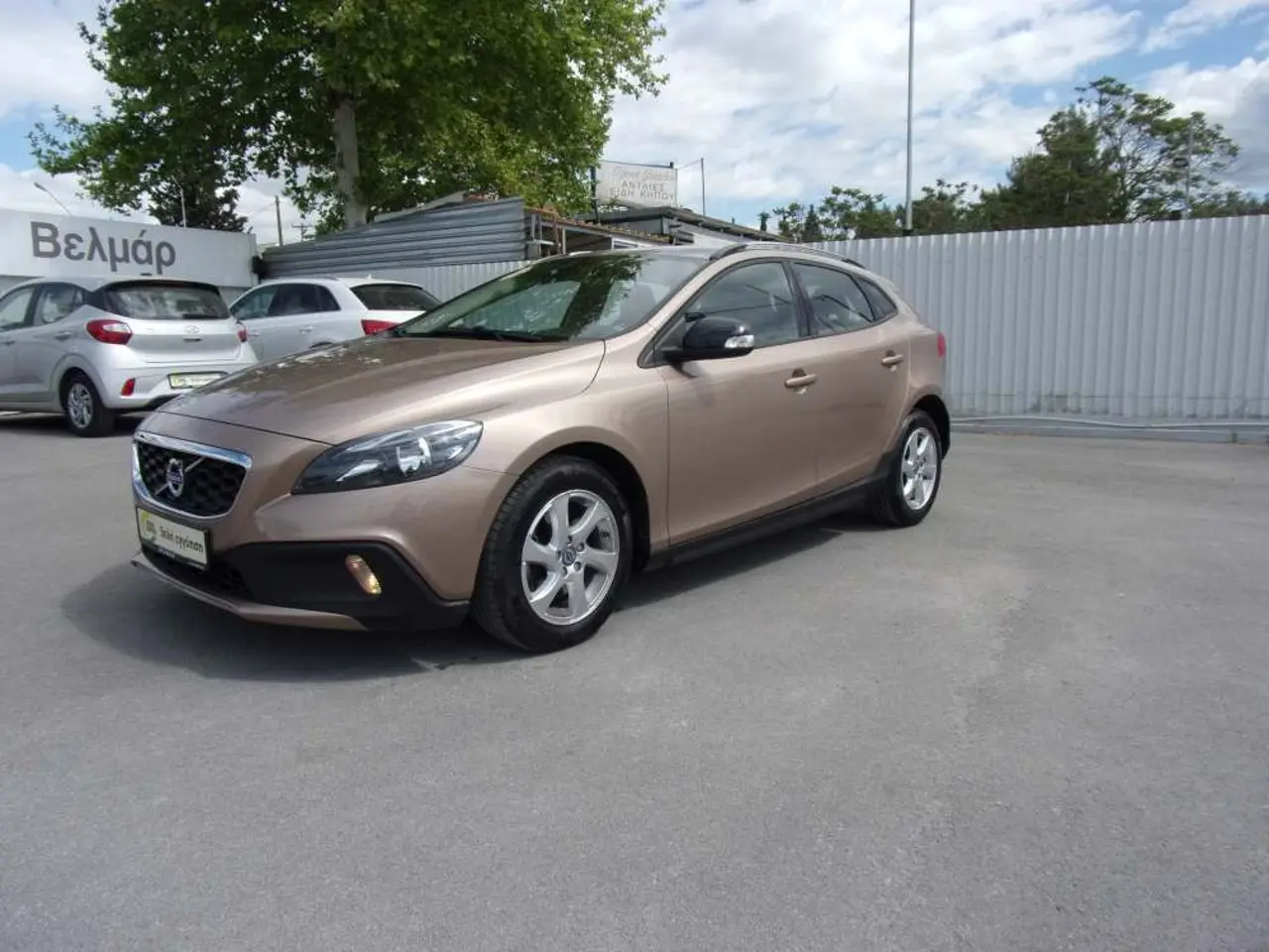 Volvo V40 - View 3