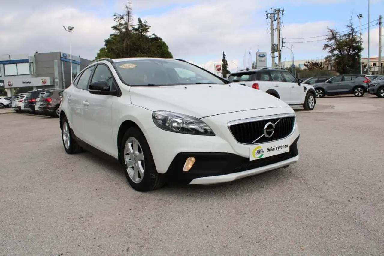 Volvo V40 - View 1