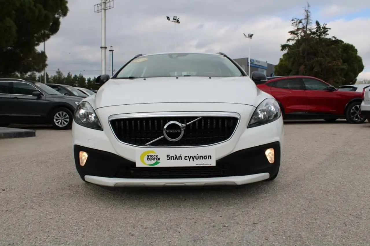 Volvo V40 - View 2