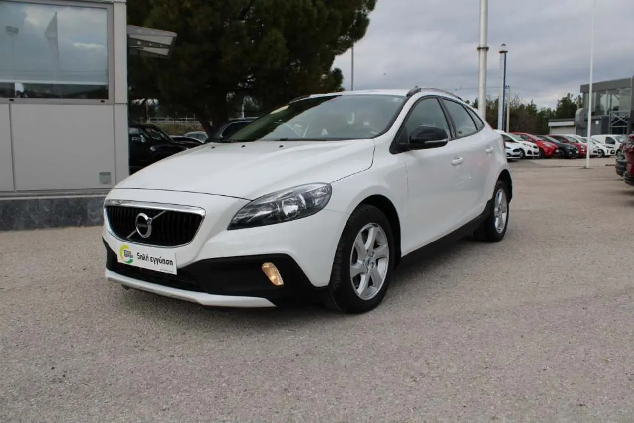 Volvo V40 - View 3