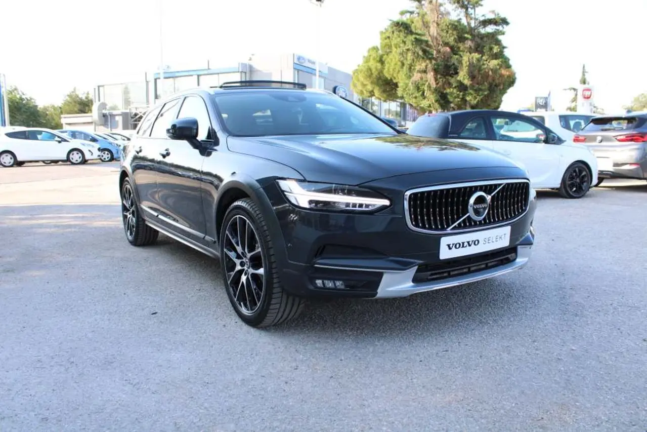 Volvo V90 - View 1