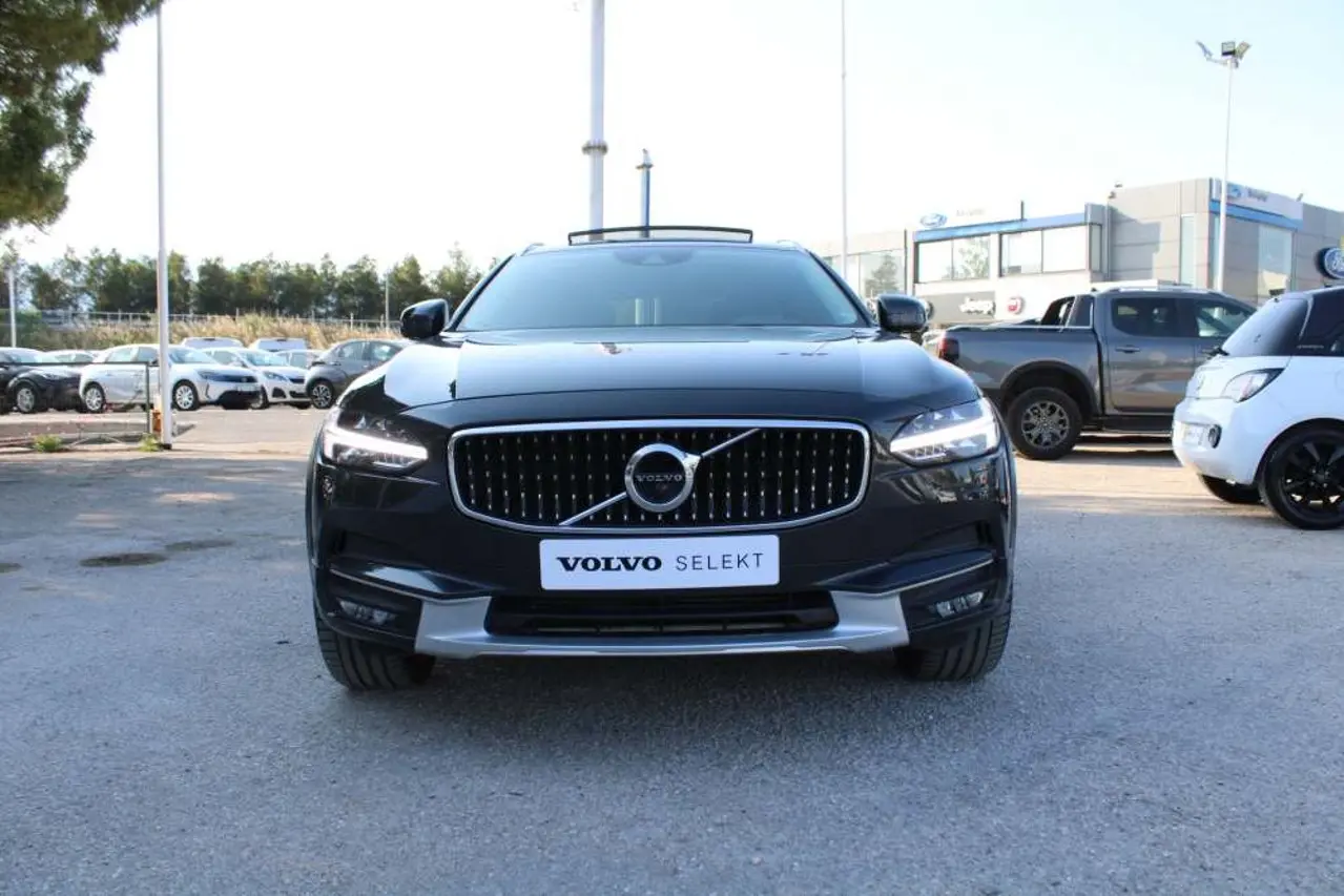 Volvo V90 - View 2