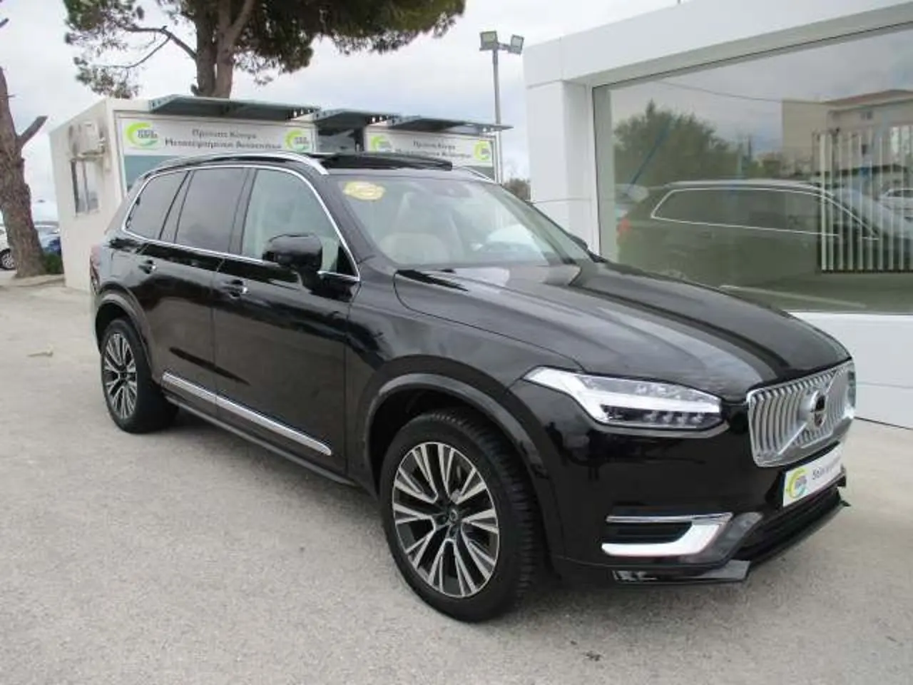Volvo XC90 - View 1