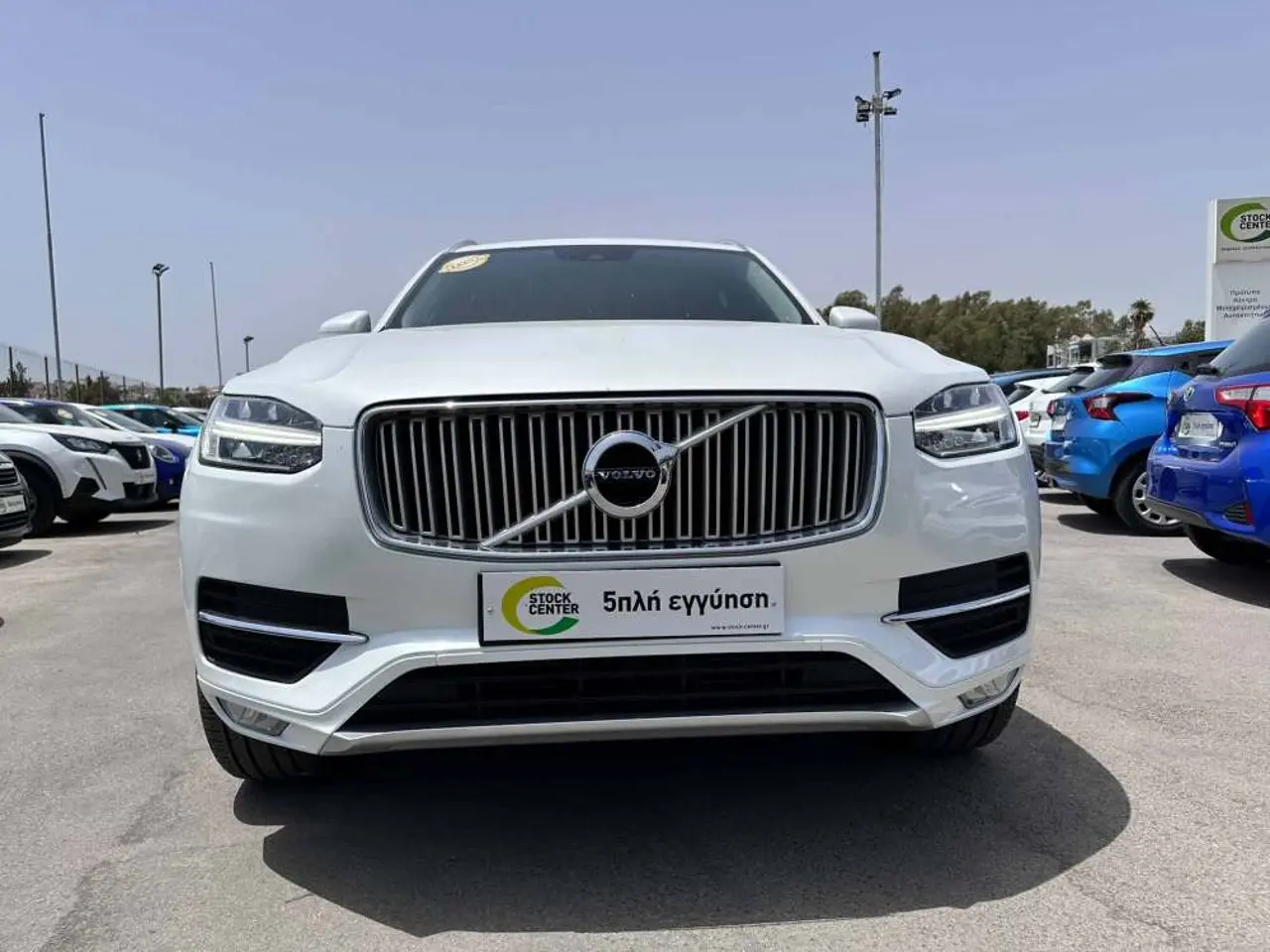 Volvo XC90 - View 2