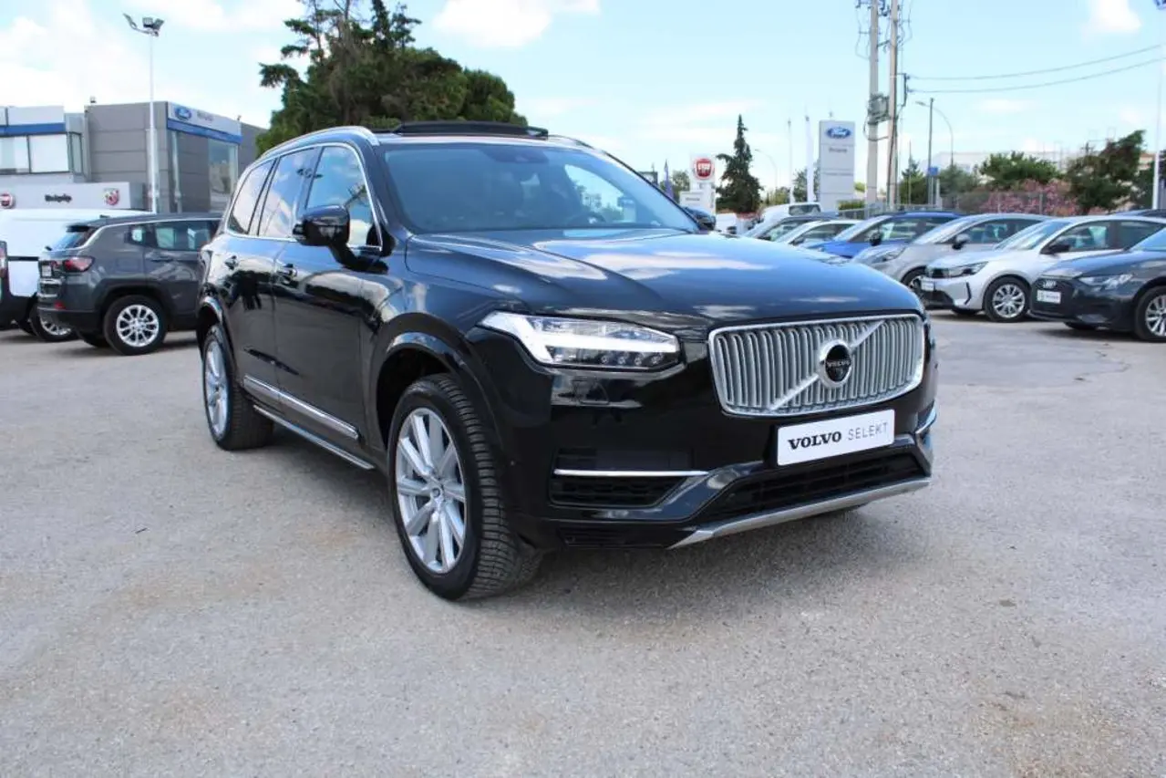 Volvo XC90 - View 1