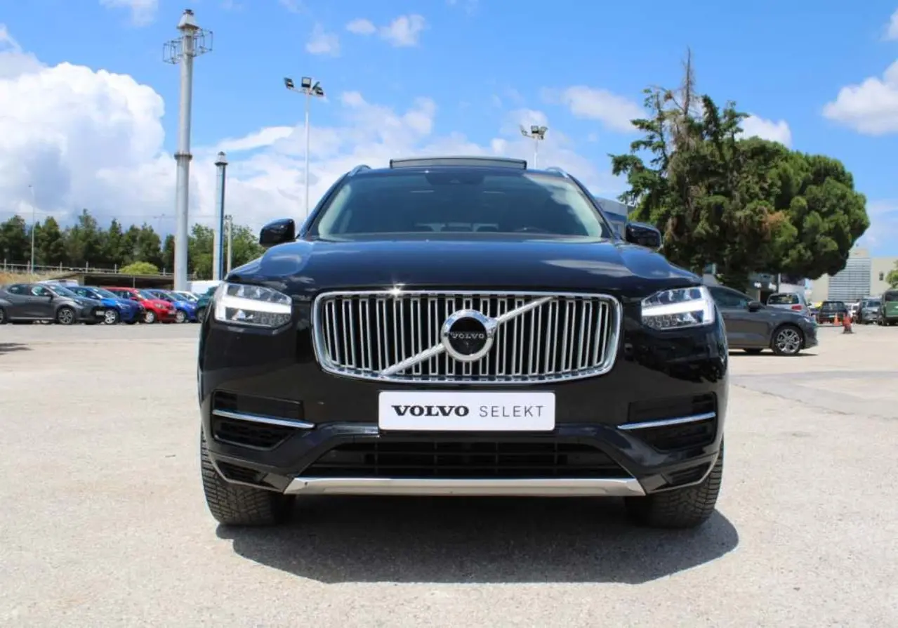 Volvo XC90 - View 2