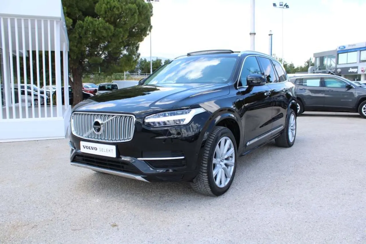 Volvo XC90 - View 3