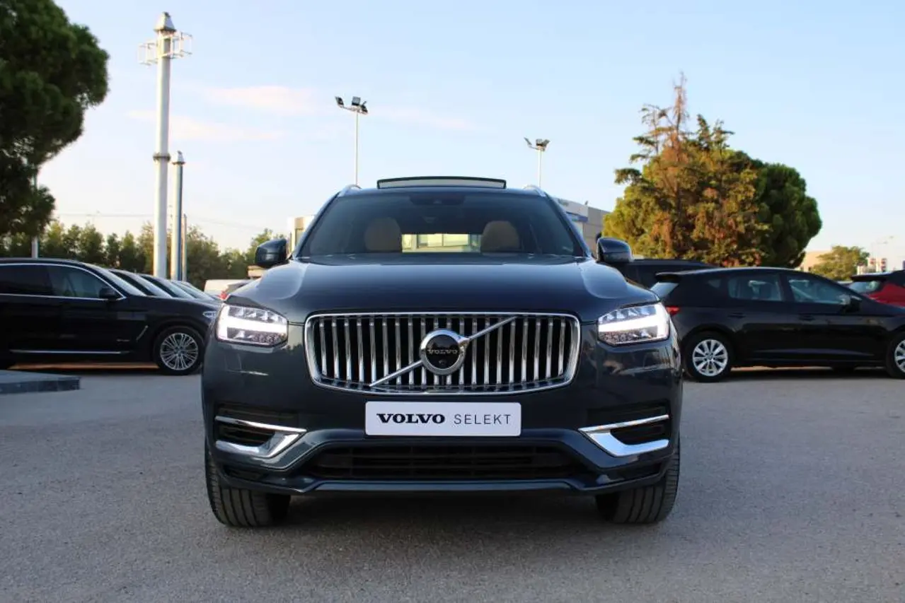 Volvo XC90 - View 2